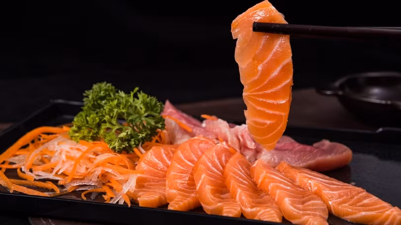 Ăn cá hồi sống hay nấu chín tốt hơn?