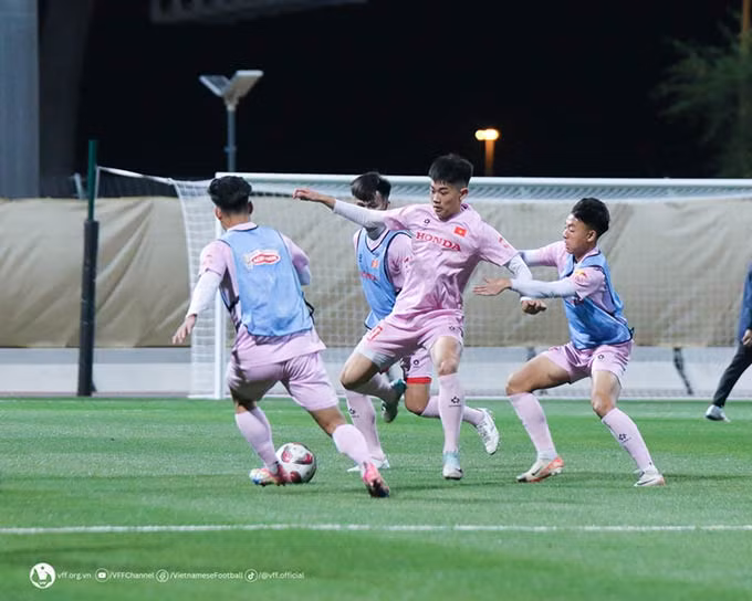 ĐT Việt Nam có đội hình mạnh nhất, tập trên sân chất lượng thế giới