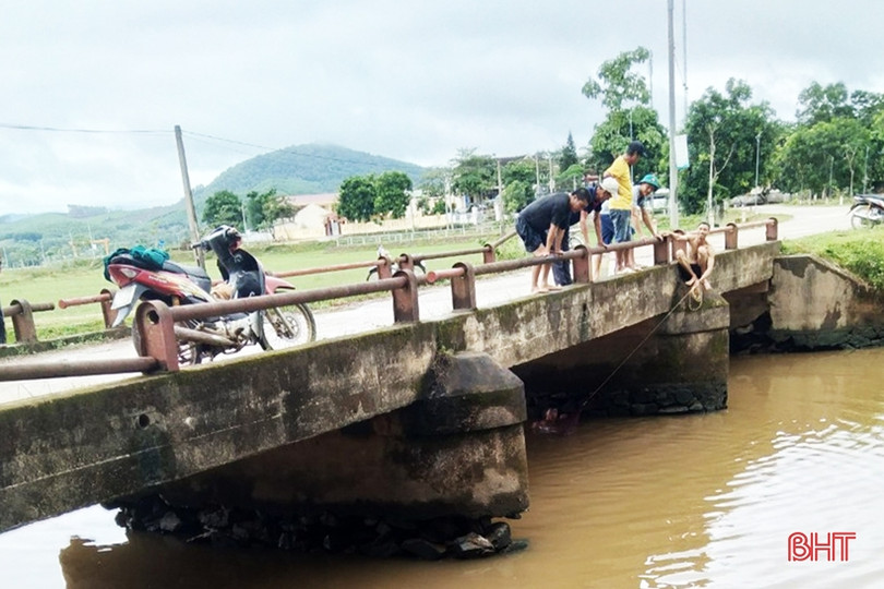 “Nín thở” khi đi qua cầu Nờ