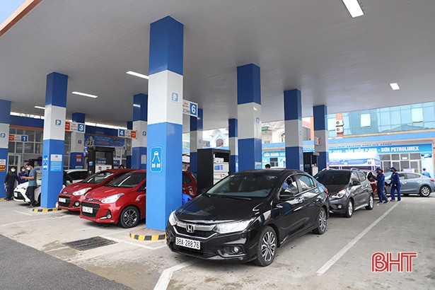 Cung ứng đủ xăng dầu cho sản xuất, kinh doanh và tiêu dùng tại Hà Tĩnh ảnh 2 Cung ứng đủ xăng dầu cho sản xuất, kinh doanh và tiêu dùng tại Hà Tĩnh