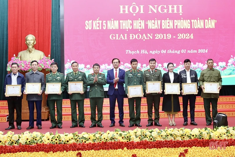 Vững chắc nhiệm vụ biên phòng toàn dân ở ven biển Thạch Hà