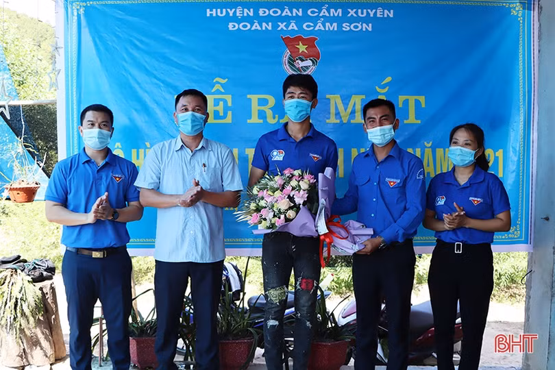 Huyện đoàn Cẩm Xuyên ra mắt mô hình kinh tế và giải ngân nguồn vốn quỹ quốc gia về việc làm