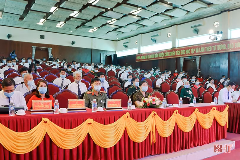 Cẩm Xuyên cần tiếp tục phát huy trách nhiệm nêu gương trong cán bộ, đảng viên