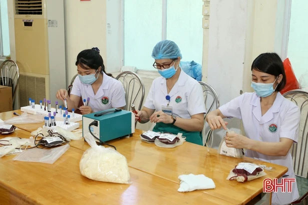 Đoàn Khối CCQ&DN Hà Tĩnh biểu dương 16 cá nhân tiêu biểu trong hiến máu tình nguyện