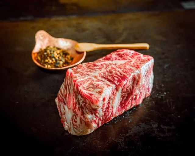 Thịt bò Wagyu hiếm nhất thế giới, giá gần 7 triệu đồng/miếng