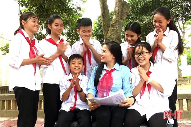 Nữ tổng phụ trách Đội ở Hà Tĩnh đạt giải thưởng “Cánh én hồng”