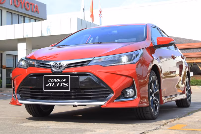 Toyota Corolla Altis giảm giá hàng chục triệu đồng tại đại lý