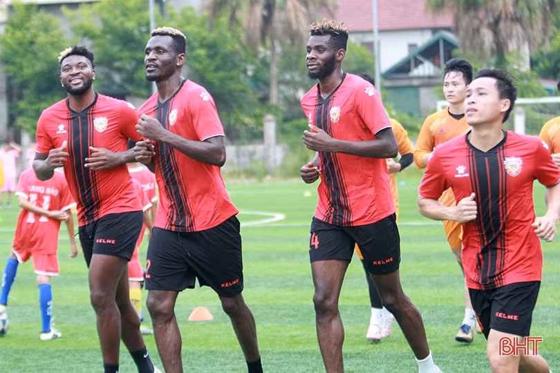 Hồng Lĩnh Hà Tĩnh hội quân chờ ngày V.League khởi tranh trở lại