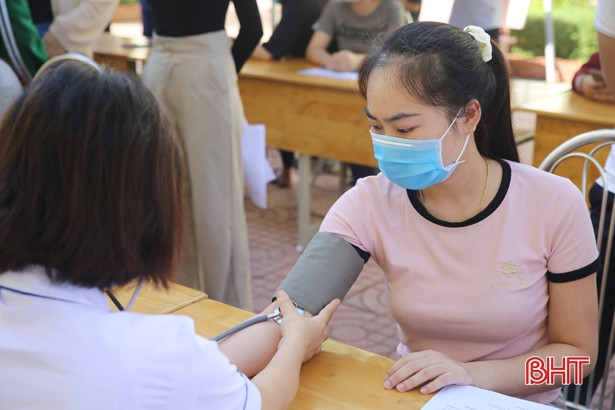 Đoàn Khối CCQ&DN Hà Tĩnh biểu dương 16 cá nhân tiêu biểu trong hiến máu tình nguyện