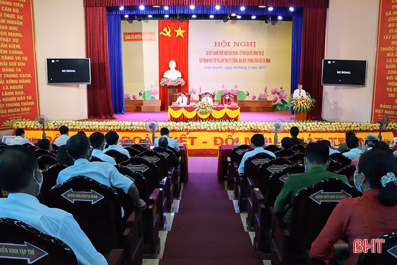 Cẩm Xuyên cần tiếp tục phát huy trách nhiệm nêu gương trong cán bộ, đảng viên