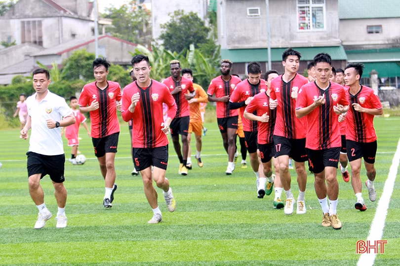 Hồng Lĩnh Hà Tĩnh hội quân chờ ngày V.League khởi tranh trở lại