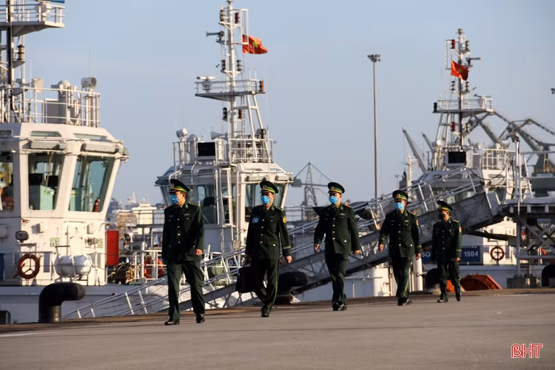 Huy động toàn dân phòng, chống dịch và chống xuất nhập cảnh trái phép tại cảng Vũng Áng - Sơn Dương