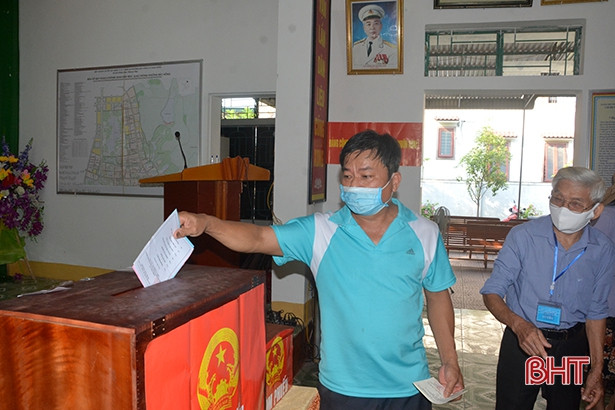 Thị xã Hồng Lĩnh công bố danh sách 30 người trúng cử đại biểu HĐND