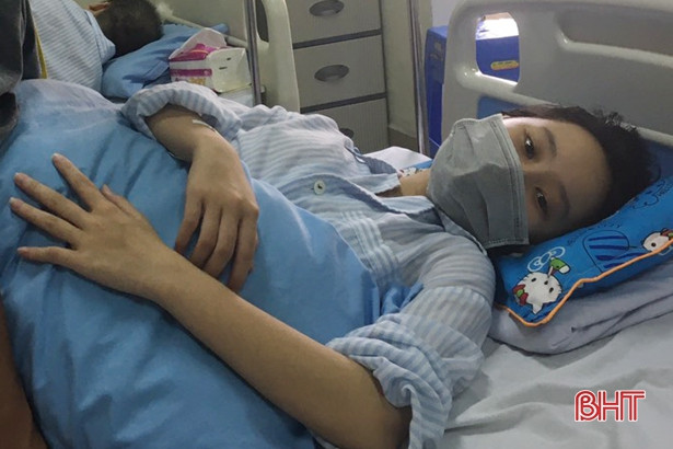 Trao hơn 45 triệu đồng hỗ trợ nữ sinh mắc bệnh hiểm nghèo ở Hà Tĩnh