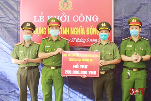 Xây nhà tình nghĩa cho cán bộ công an hoàn cảnh khó khăn