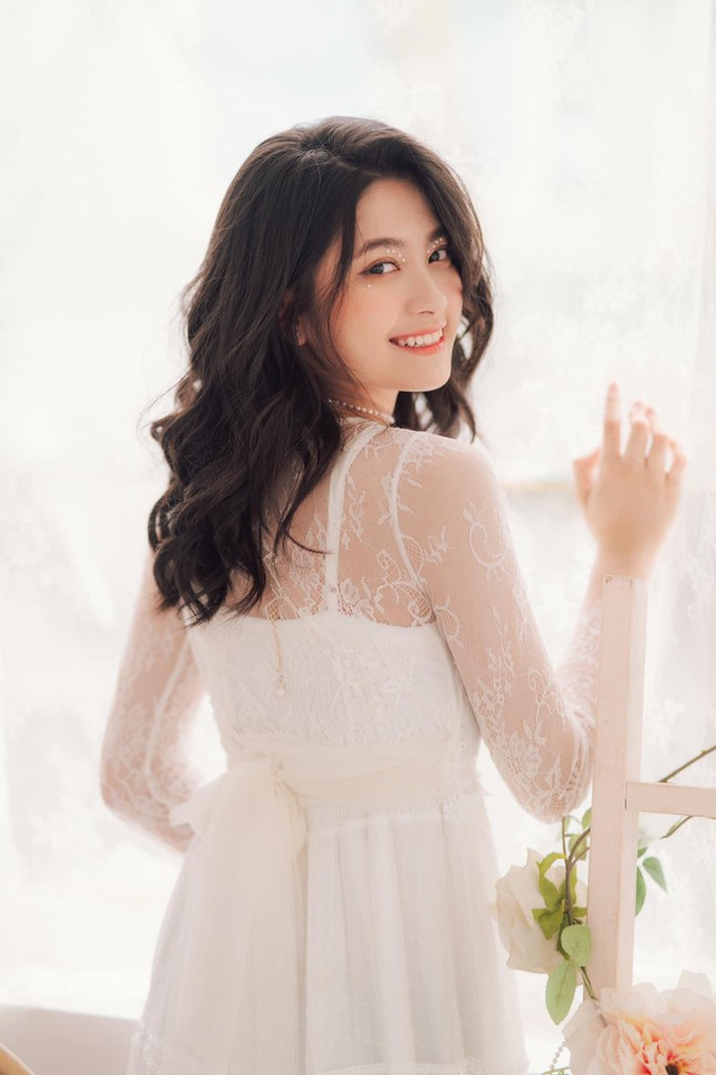 Yến Nhi sở hữu vẻ đẹp mong manh, ngọt ngào Lớp phó văn nghệ ở Hà Tĩnh thu hút cộng đồng mạng với vẻ đẹp ngọt ngào