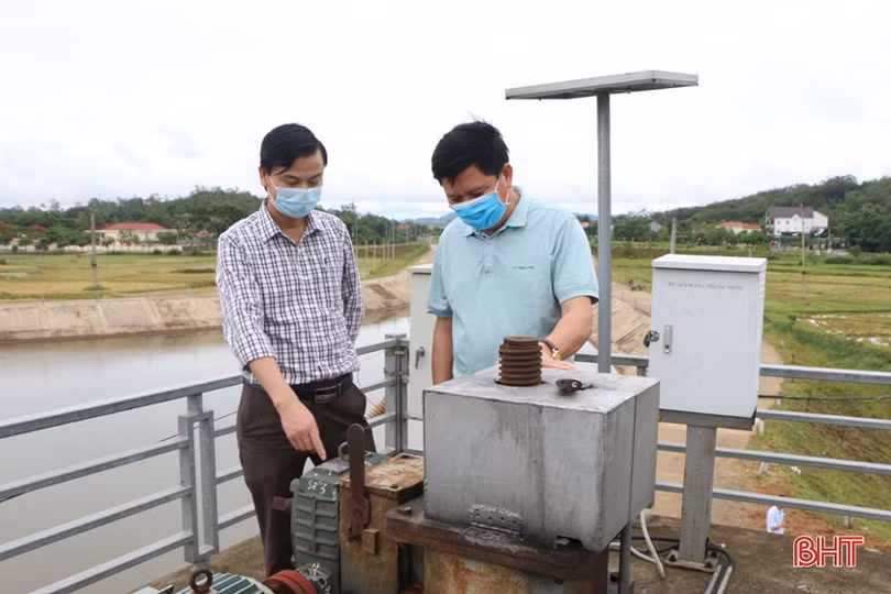 Nước về đầy đồng, nông dân Hà Tĩnh rộn ràng vào vụ sản xuất hè thu