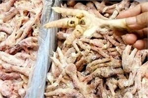 Từ ngày 31/12/2013, mỗi hành vi vi phạm hành chính về an toàn thực phấm có tính chất nghiêm trọng có thể bị phạt lên đến hàng chục, thậm chí hàng trăm tỷ đồng. (Ảnh minh họa từ internet)