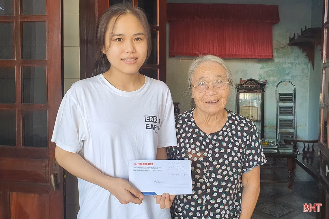 Nâng mức hỗ trợ học đại học cho 2 nữ sinh mồ côi, hoàn cảnh đặc biệt khó khăn ở TP Hà Tĩnh