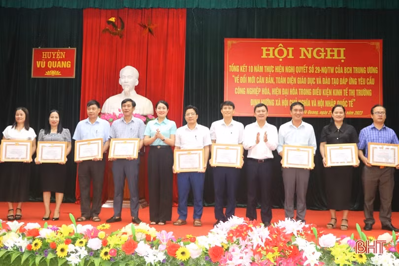 Tiếp tục đổi mới căn bản, toàn diện GD&ĐT ở Vũ Quang