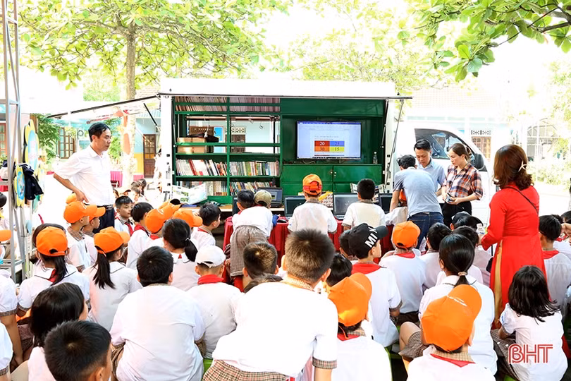 Hơn 1.000 học sinh, chiến sỹ BĐBP tham gia Ngày sách và Văn hóa đọc ở Lộc Hà