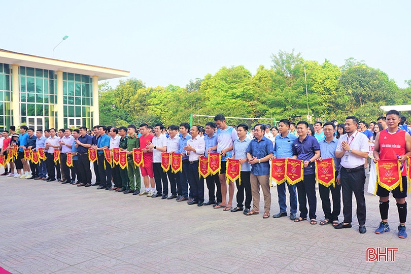 Khởi tranh Giải Bóng chuyền công - nông - binh huyện Hương Khê