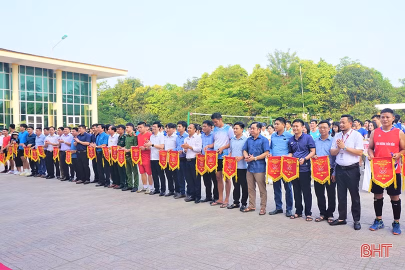 Khởi tranh Giải Bóng chuyền công - nông - binh huyện Hương Khê