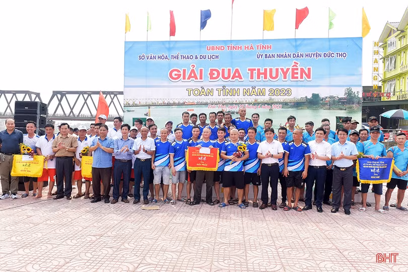 Đua thuyền trên sông La