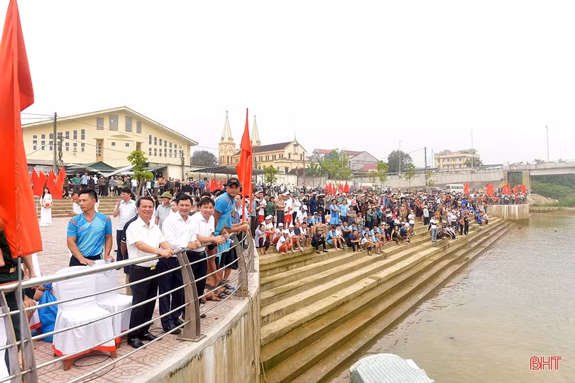 Đua thuyền trên sông La