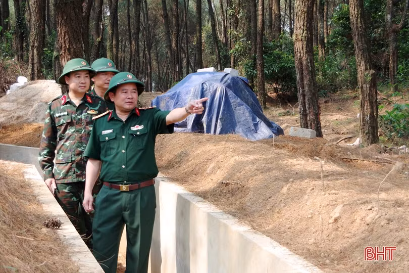 Chỉ huy trưởng Bộ CHQS Hà Tĩnh kiểm tra tiến độ các công trình phục vụ diễn tập