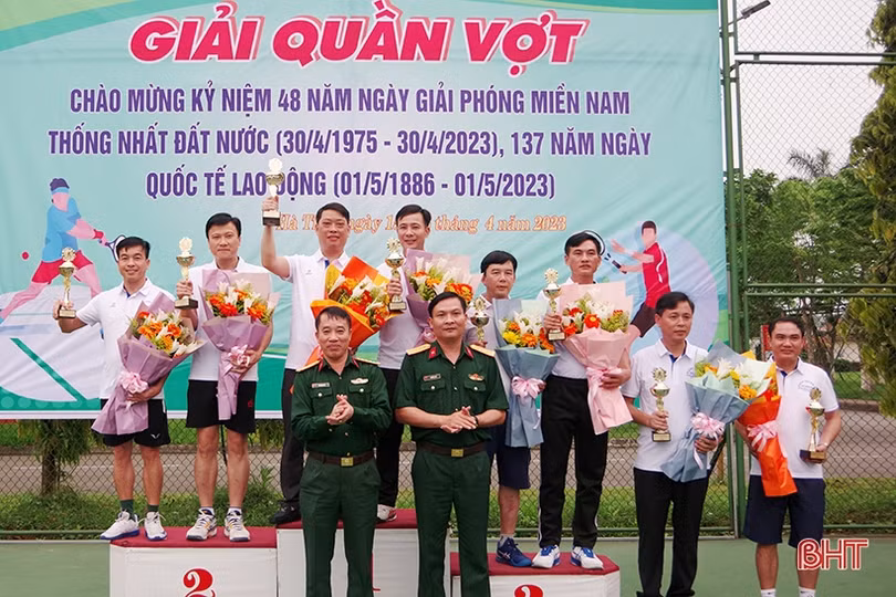 Sôi nổi Giải Quần vợt chào mừng kỷ niệm các ngày lễ lớn