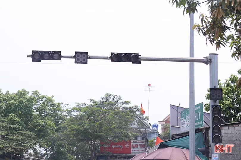 Hệ thống đèn tín hiệu giao thông ở ngã ba Giang lại “ngủ quên”