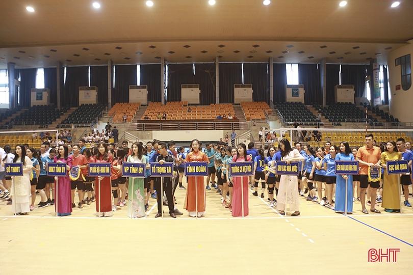 Khai mạc Giải Bóng chuyền hơi nam, nữ Công đoàn Viên chức Hà Tĩnh