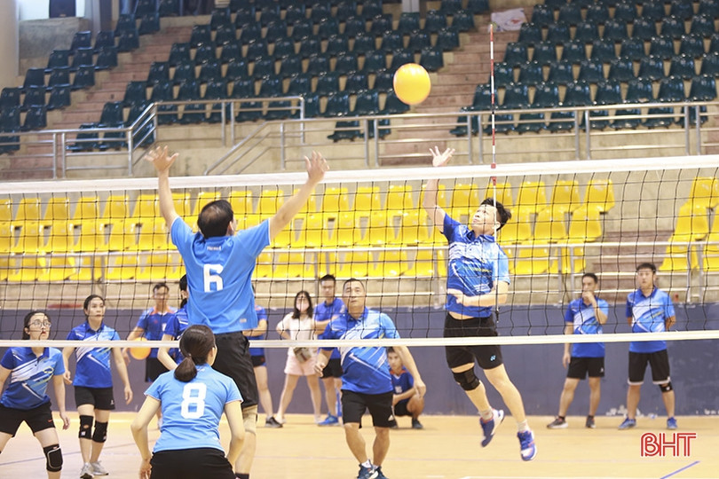 Khai mạc Giải Bóng chuyền hơi nam, nữ Công đoàn Viên chức Hà Tĩnh