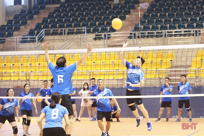 Khai mạc Giải Bóng chuyền hơi nam, nữ Công đoàn Viên chức Hà Tĩnh