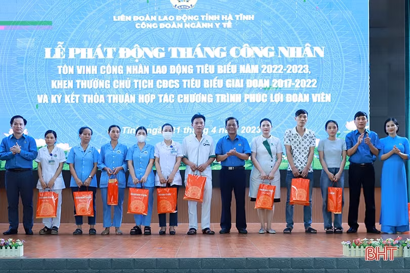 Ngành Y tế Hà Tĩnh tôn vinh người lao động, chủ tịch công đoàn tiêu biểu