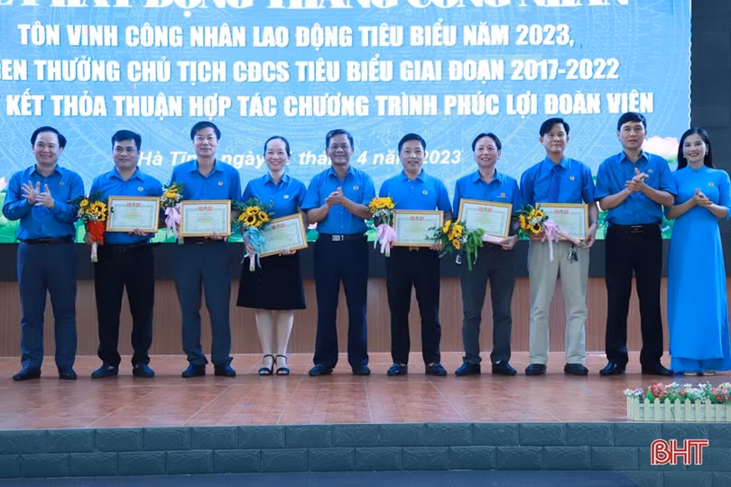 Ngành Y tế Hà Tĩnh tôn vinh người lao động, chủ tịch công đoàn tiêu biểu