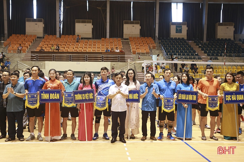 Khai mạc Giải Bóng chuyền hơi nam, nữ Công đoàn Viên chức Hà Tĩnh