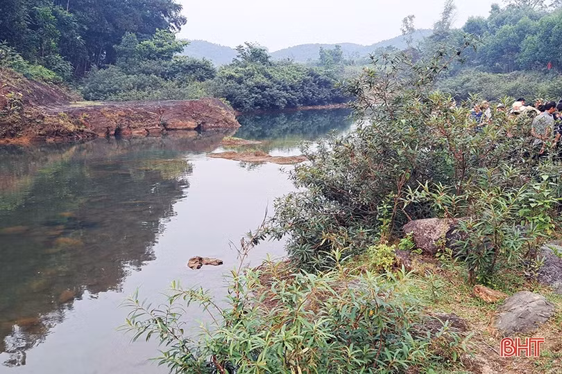 Nguy cơ tiềm ẩn từ du lịch sông, suối tự phát