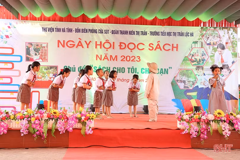 Hơn 1.000 học sinh, chiến sỹ BĐBP tham gia Ngày sách và Văn hóa đọc ở Lộc Hà