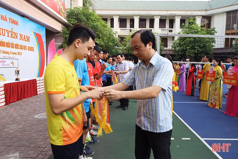 Các địa phương tổ chức giải bóng chuyền chào mừng các ngày lễ lớn ảnh 3 Các địa phương tổ chức giải bóng chuyền chào mừng các ngày lễ lớn