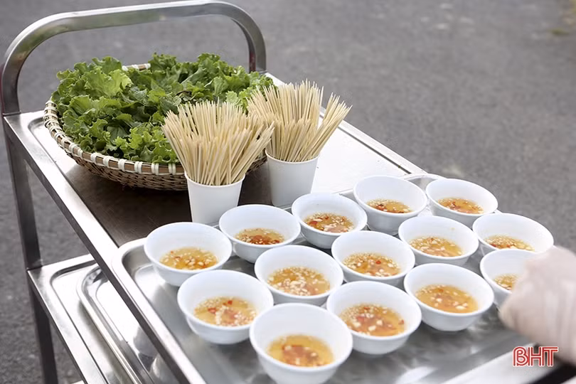 Xác lập kỷ lục chiếc ram rán dài nhất Việt Nam