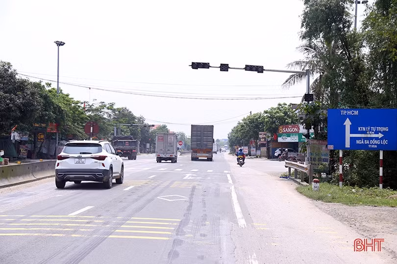 Hệ thống đèn tín hiệu giao thông ở ngã ba Giang lại “ngủ quên”