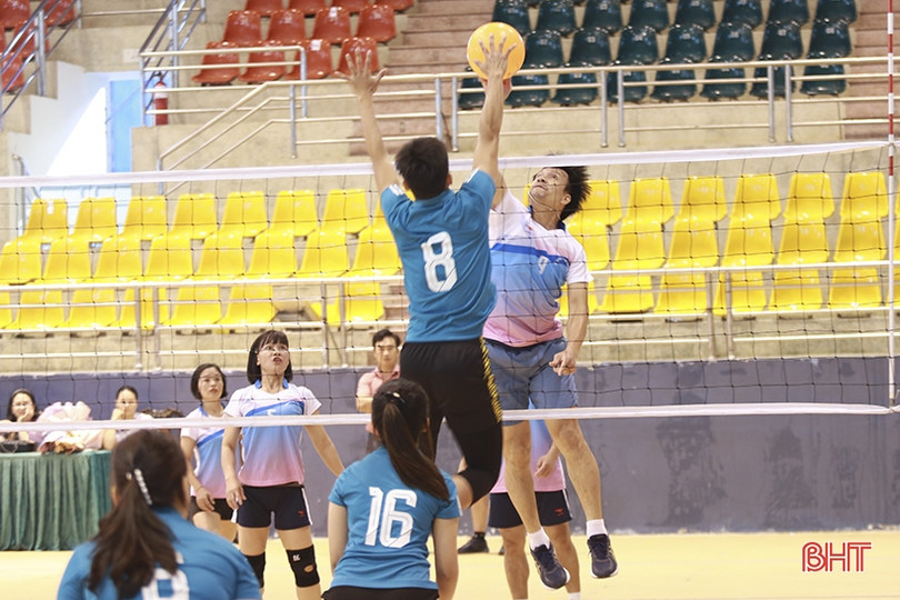 Khai mạc Giải Bóng chuyền hơi nam, nữ Công đoàn Viên chức Hà Tĩnh