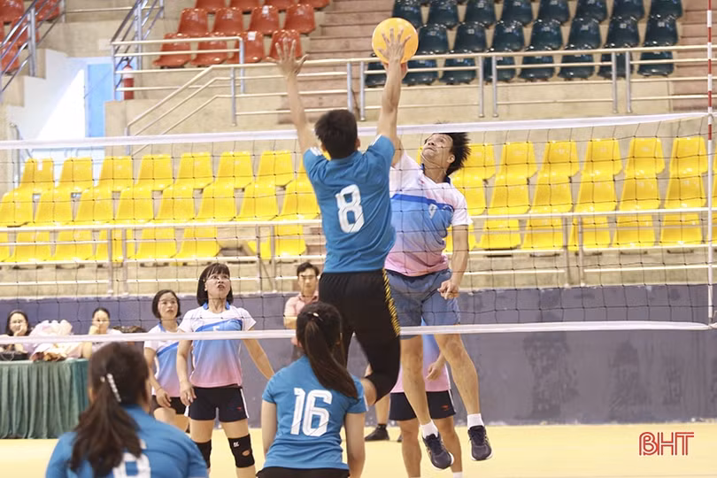 Khai mạc Giải Bóng chuyền hơi nam, nữ Công đoàn Viên chức Hà Tĩnh