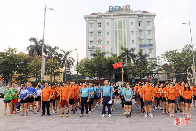 Gần 300 VĐV hưởng ứng giải chạy “Vì thành phố xanh năm 2023”