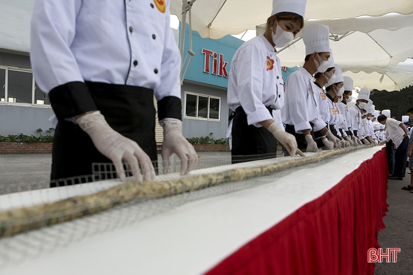 Xác lập kỷ lục chiếc ram rán dài nhất Việt Nam