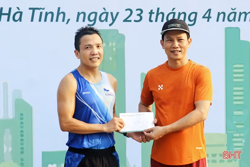 Gần 300 VĐV hưởng ứng giải chạy “Vì thành phố xanh năm 2023”