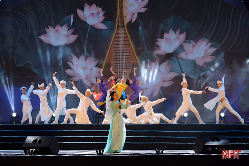 Tổng duyệt chương trình nghệ thuật khai trương du lịch biển Hà Tĩnh