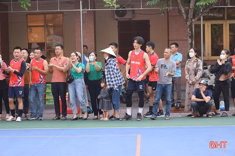 Các địa phương tổ chức giải bóng chuyền chào mừng các ngày lễ lớn ảnh 7 Các địa phương tổ chức giải bóng chuyền chào mừng các ngày lễ lớn